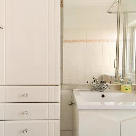 Isabel Dream Iii, 400m From The Train *