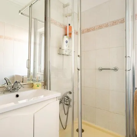 Isabel Dream Iii, 400m From The Train Rinchoa